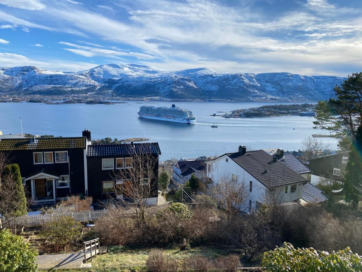 Apartamento Great Place With View To The Mountains And Fjord Ålesund Exterior foto