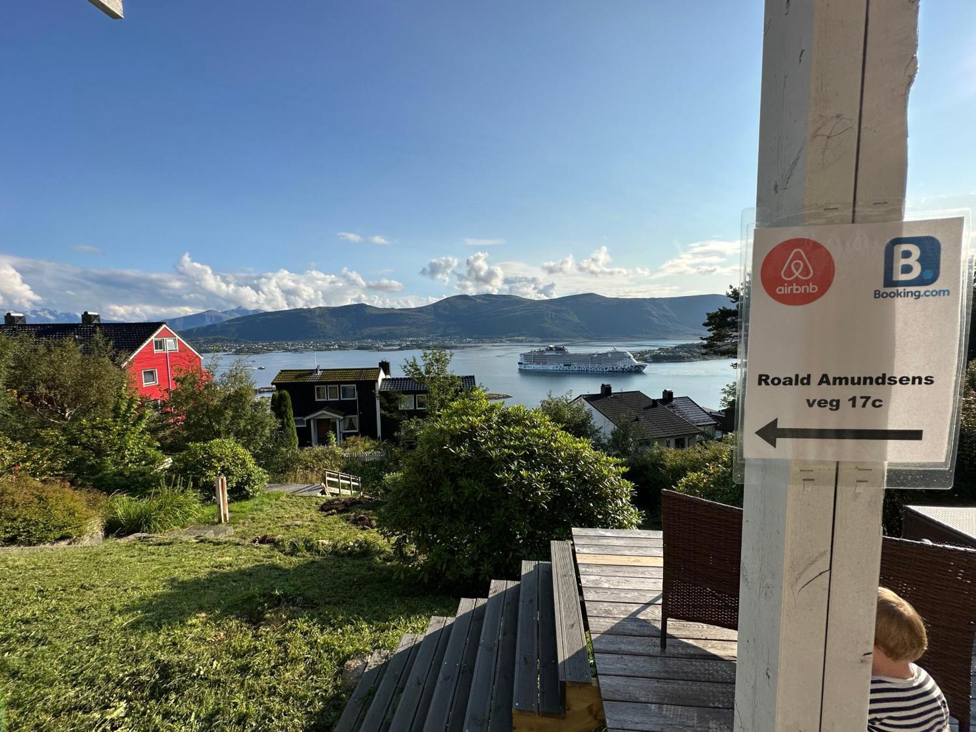 Apartamento Great Place With View To The Mountains And Fjord Ålesund Exterior foto