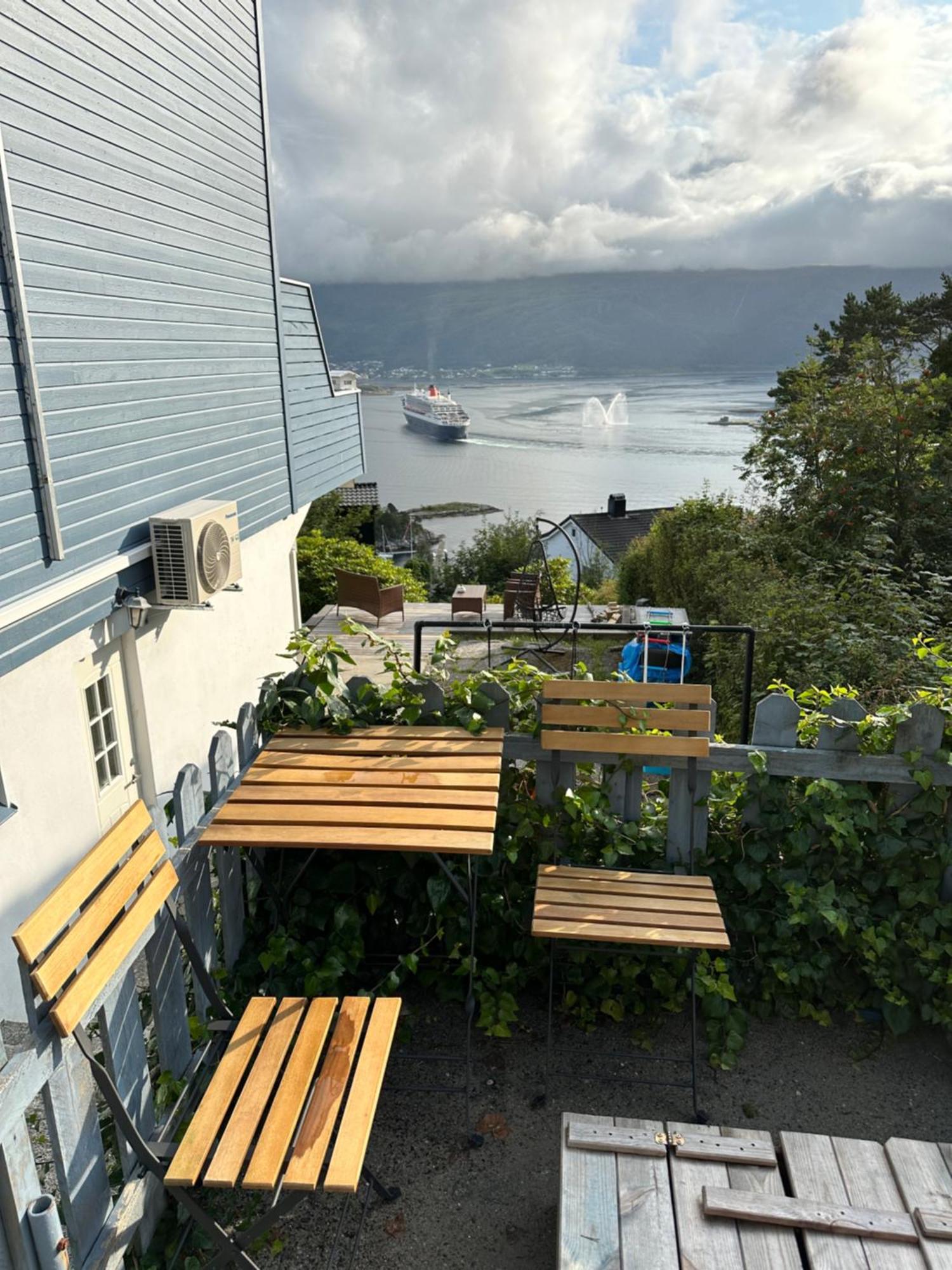 Apartamento Great Place With View To The Mountains And Fjord Ålesund Exterior foto